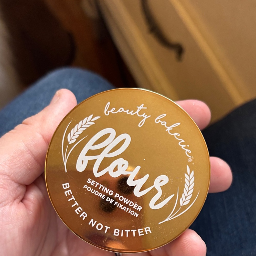 Beauty Bakerie Flour Setting Powder in Gold